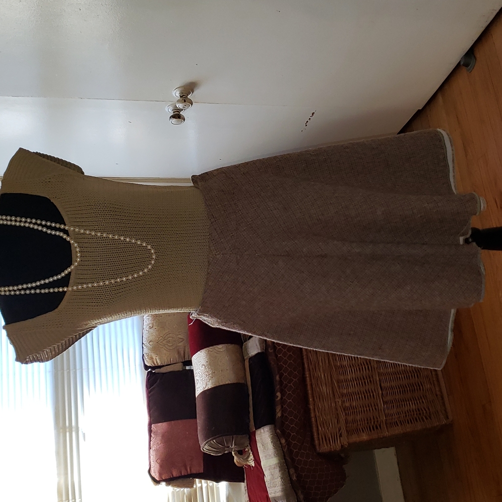 Beautiful skirt and sweater outfit...